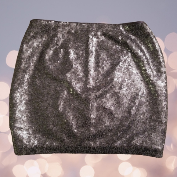 Gap Dark Pewter Sequin Mini Skirt; Size 6 - Picture 3 of 7